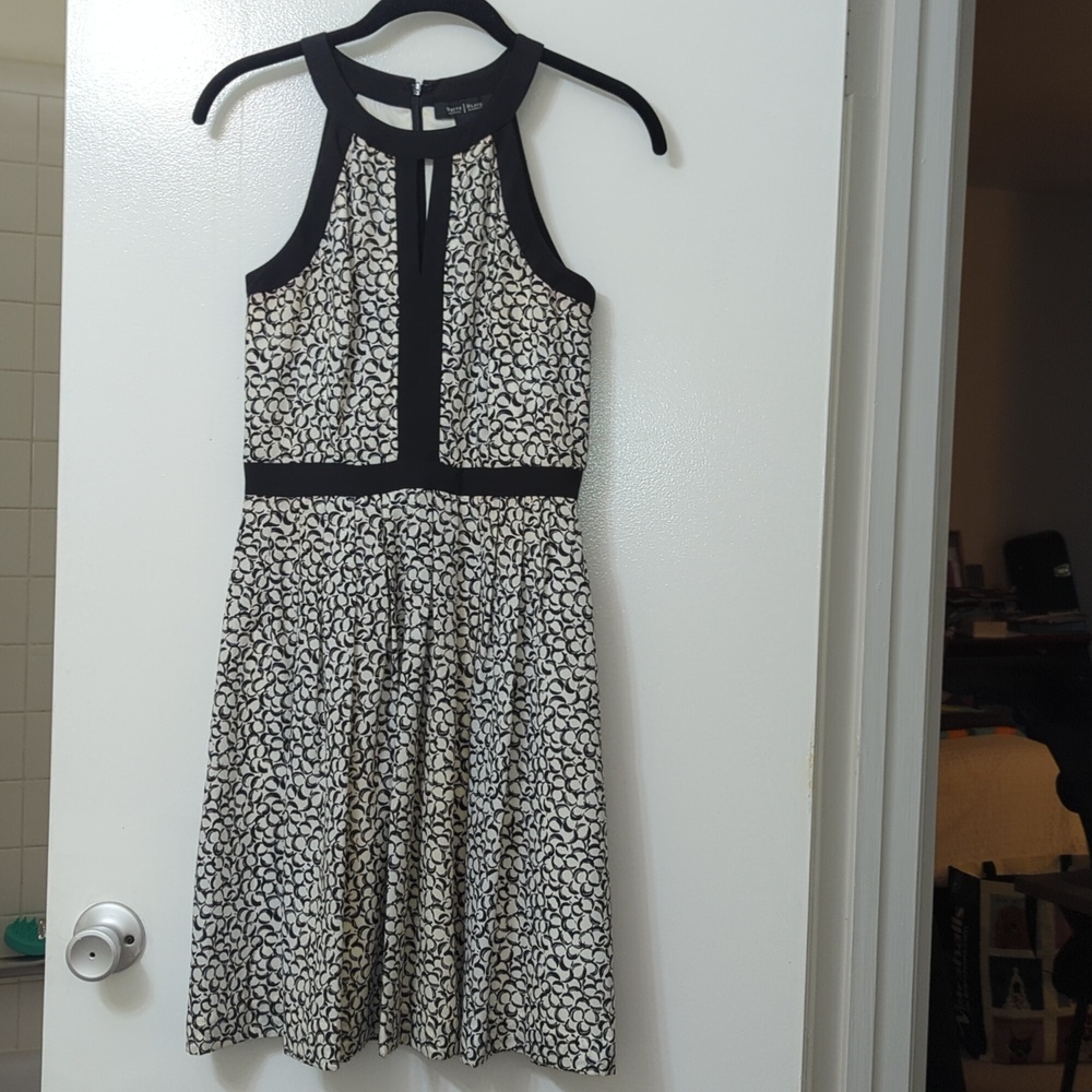 White House Black Market - black and white dress. Size 0